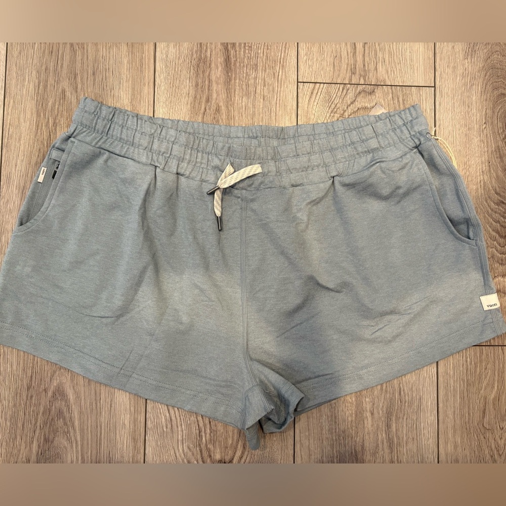Vuori Halo Performance Shorts DreamKnit Light Cloud Heather – Size XL NWT
